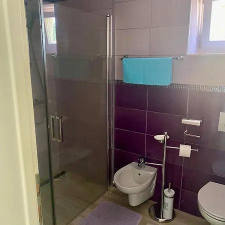 Anton Apartment *